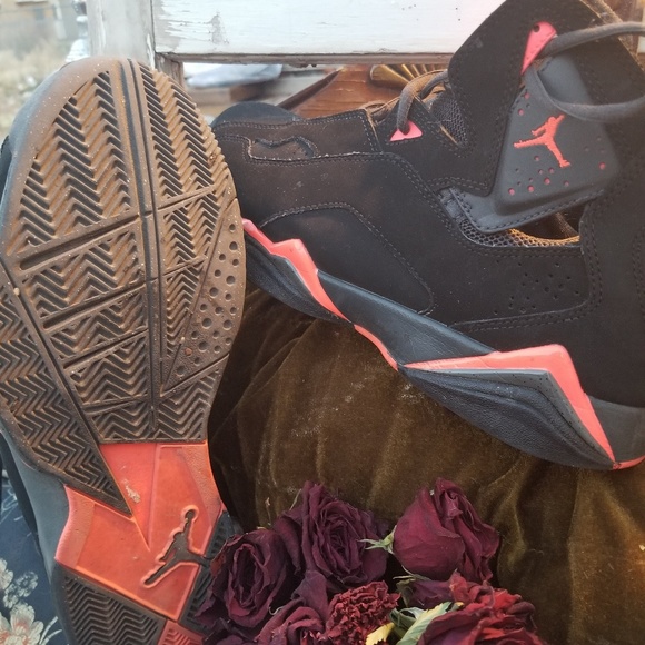 Nike Air Jordans - Picture 4 of 6